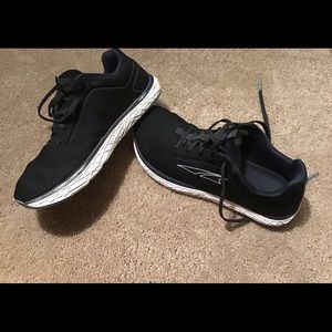 Altra escalante running shoes